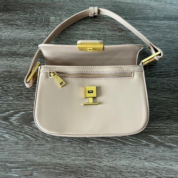 NWOT Madison West Naya Shoulder Bag Taupe Faux Leather Gold Hardware‎ Neutral - Picture 3 of 12